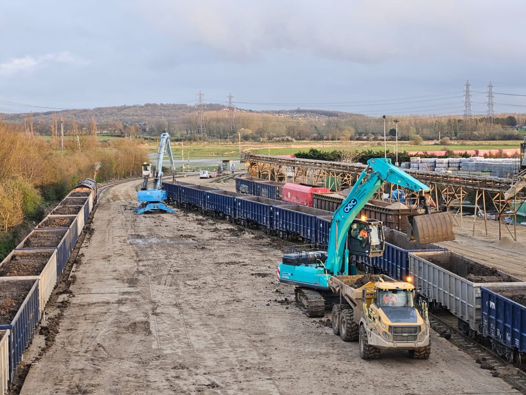 Supporting HS2 – Train unloading &amp; earthworks at Cliffe